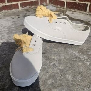 NWT Unisex Vans Shoes